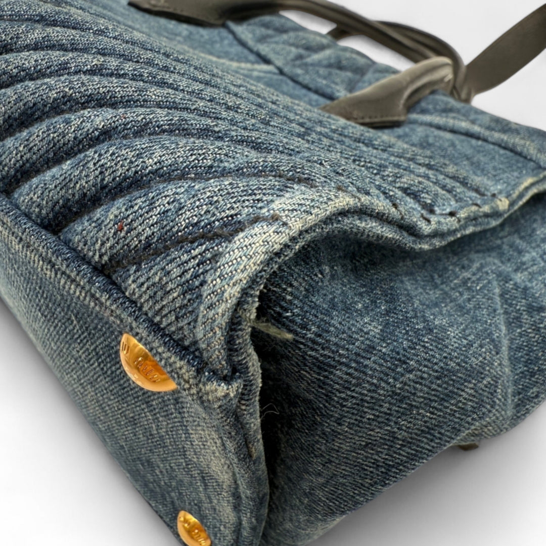 Miu Miu Handtasche Biker mit Umhängegurt aus Denimstoff blau