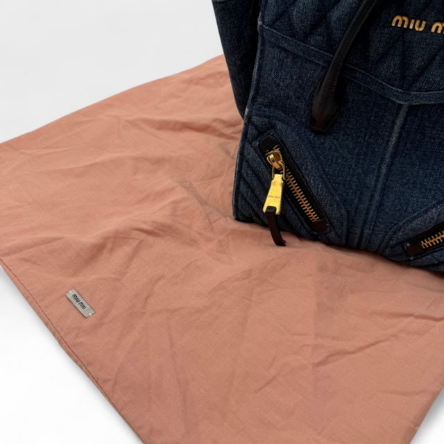 Miu Miu Handtasche Biker mit Umhängegurt aus Denimstoff blau