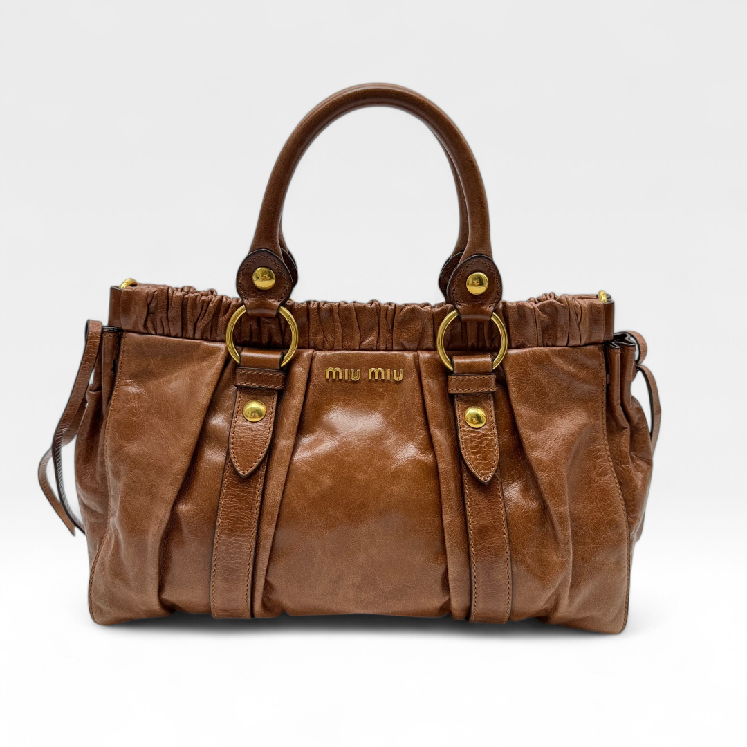 Miu Miu Handtasche Vitello Lux aus Leder dunkelbraun