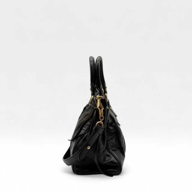 Miu Miu Handtasche Vitello Lux mit Umhängegurt aus Leder schwarz
