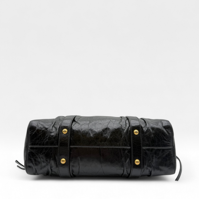 Miu Miu Handtasche Vitello Lux mit Umhängegurt aus Leder schwarz