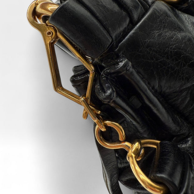 Miu Miu Handtasche Vitello Lux mit Umhängegurt aus Leder schwarz