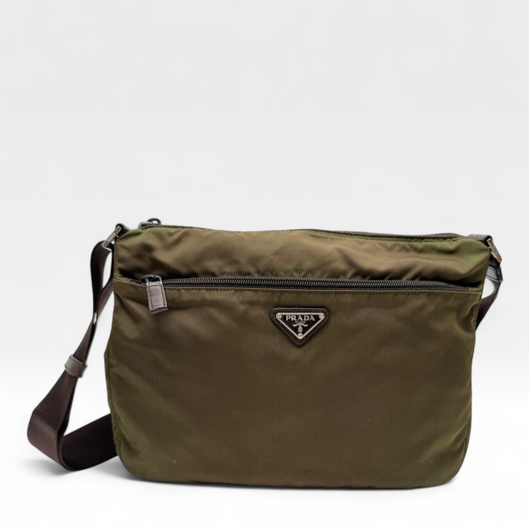 Prada Umhängetasche Beutelform aus Nylon khaki
