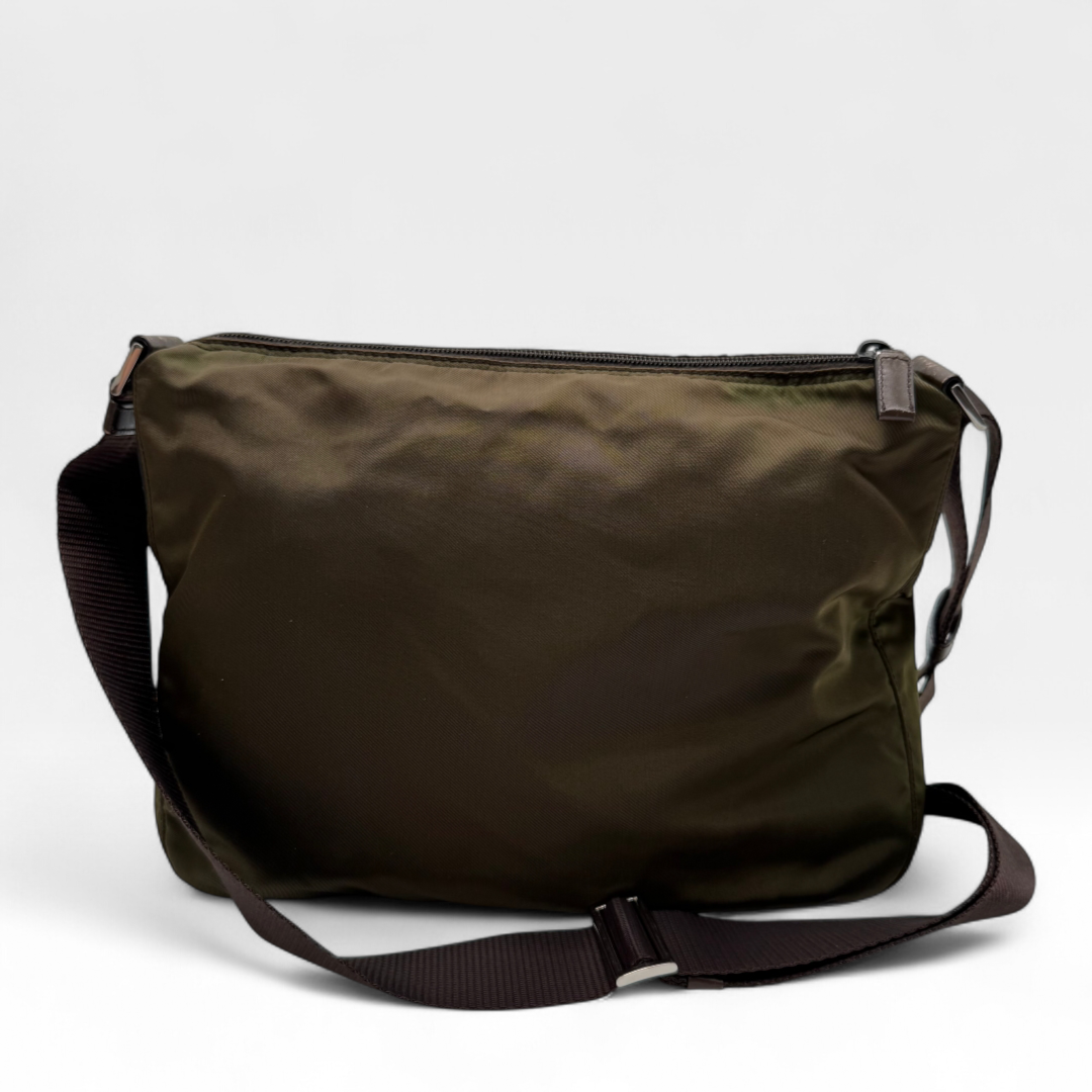 Prada Umhängetasche Beutelform aus Nylon khaki
