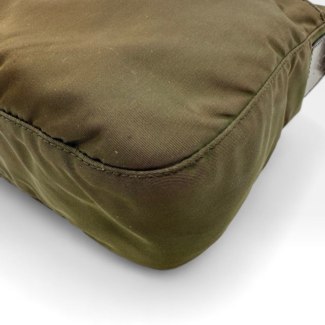 Prada Umhängetasche Beutelform aus Nylon khaki