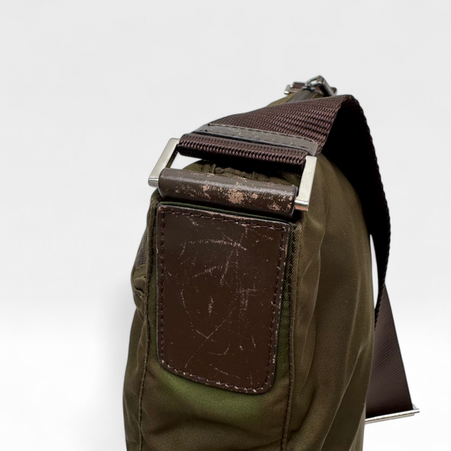 Prada Umhängetasche Beutelform aus Nylon khaki