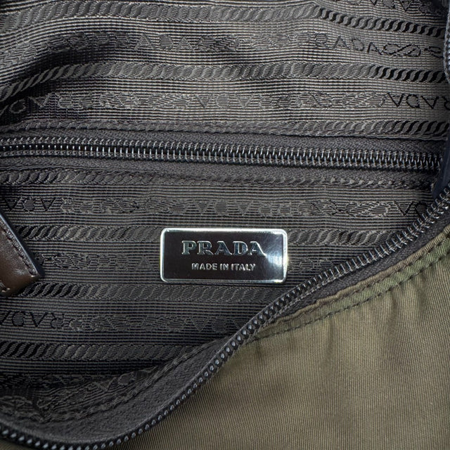Prada Umhängetasche Beutelform aus Nylon khaki