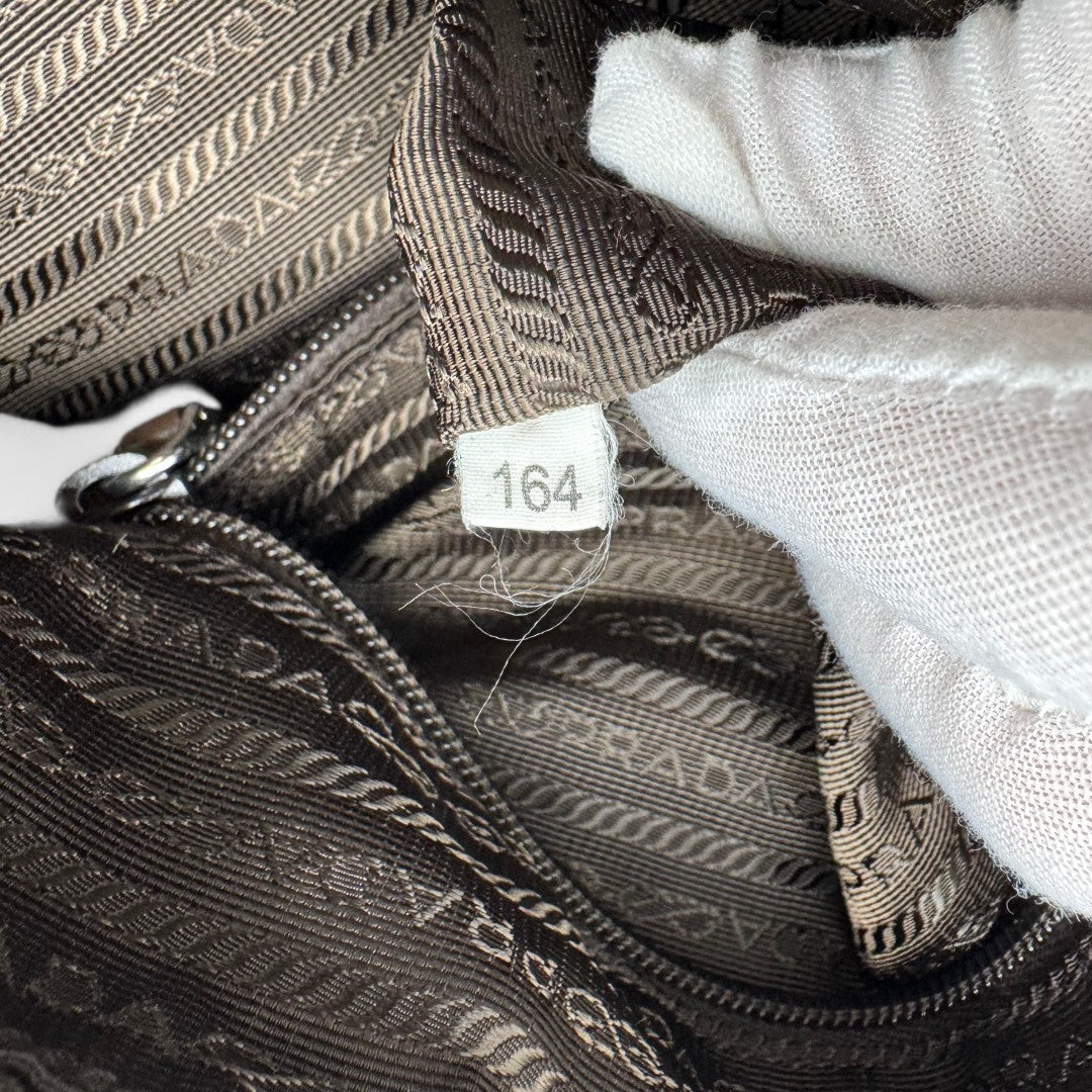 Prada Umhängetasche Beutelform aus Nylon khaki
